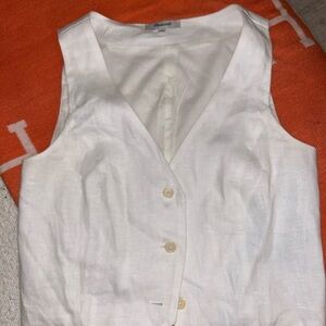 White Sleeveless vest